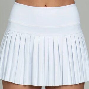 GOLD HINGE PLEATED TENNIS SKORT IN WHITE SIZE SMALL